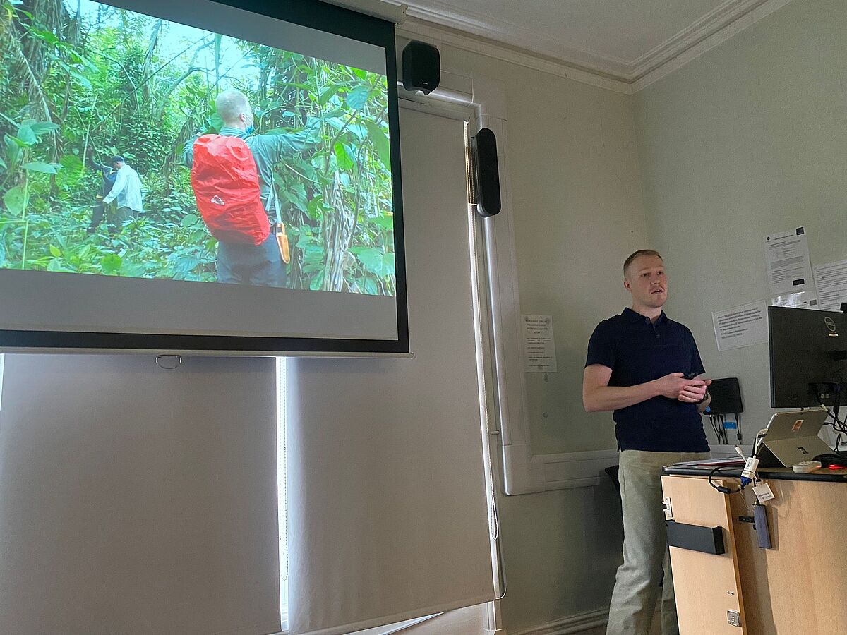 Unser Postdoc Dr. Fabien Schultz hält seinen Vortrag an der Oxford-University