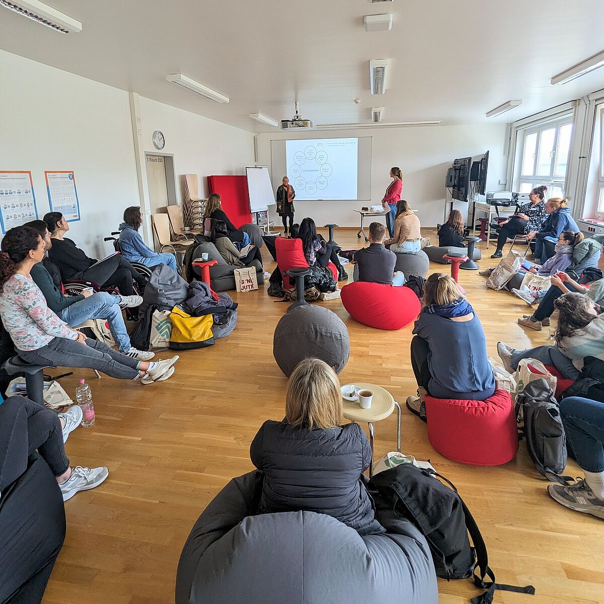 Die Inklusionswirkstatt in Haus 1 wurde zum ersten Treffpunkt der sechsten ORI-Kohorte der Hochschule Neubrandenburg. Foto: Martin Fröse